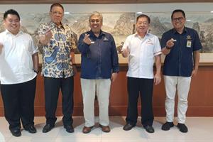 Silaturahmi dan foto bersama dengan Bapak Farid Bachtiar (Kepala Kantor DJP Wilayah Jakarta Barat), Bapak Herry (Kabid Humas DJP Jakarta Barat) dan Pengurus Inti PERKOPPI pada tanggal 20 April 2024